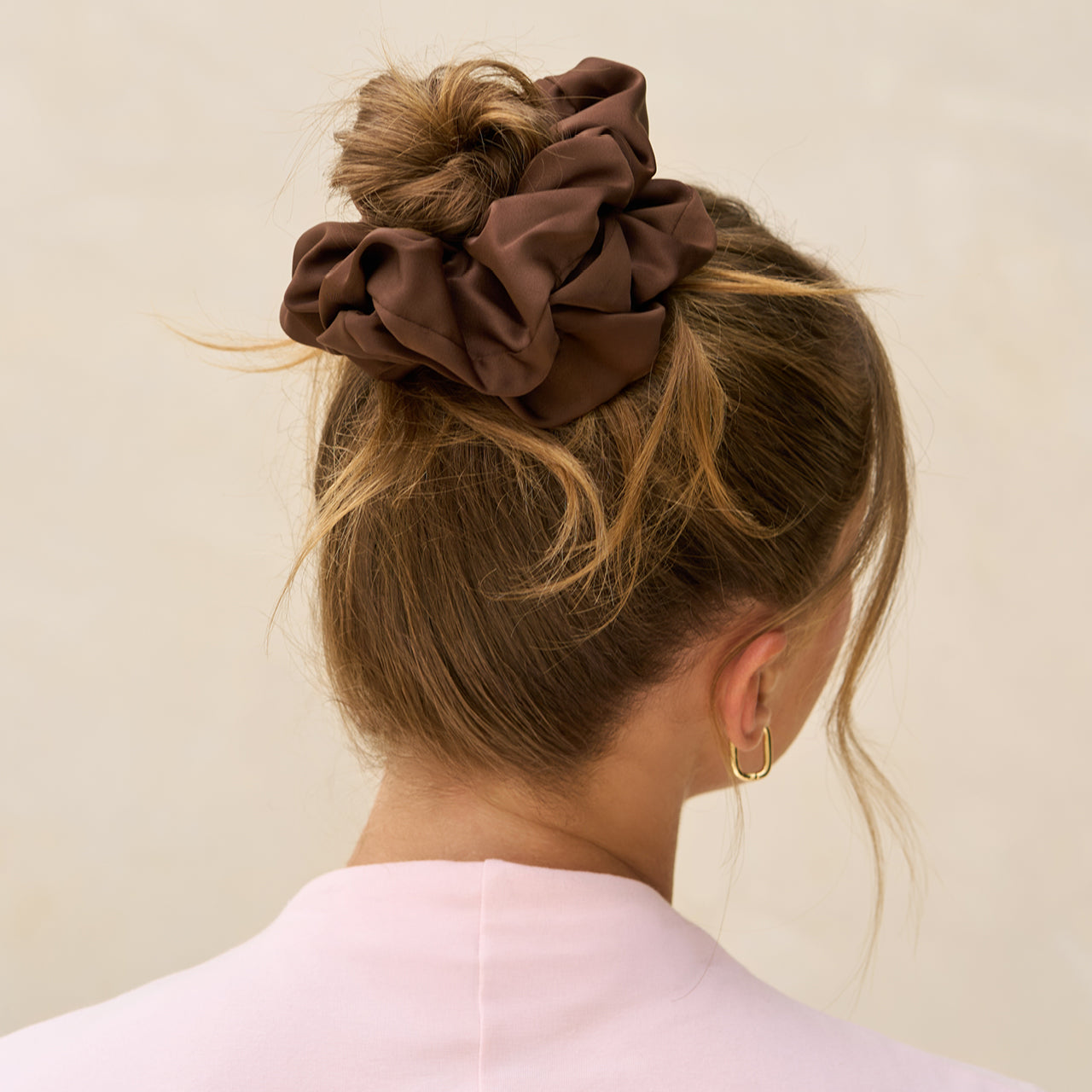 Scrunchies extra grandes negro y chocolate