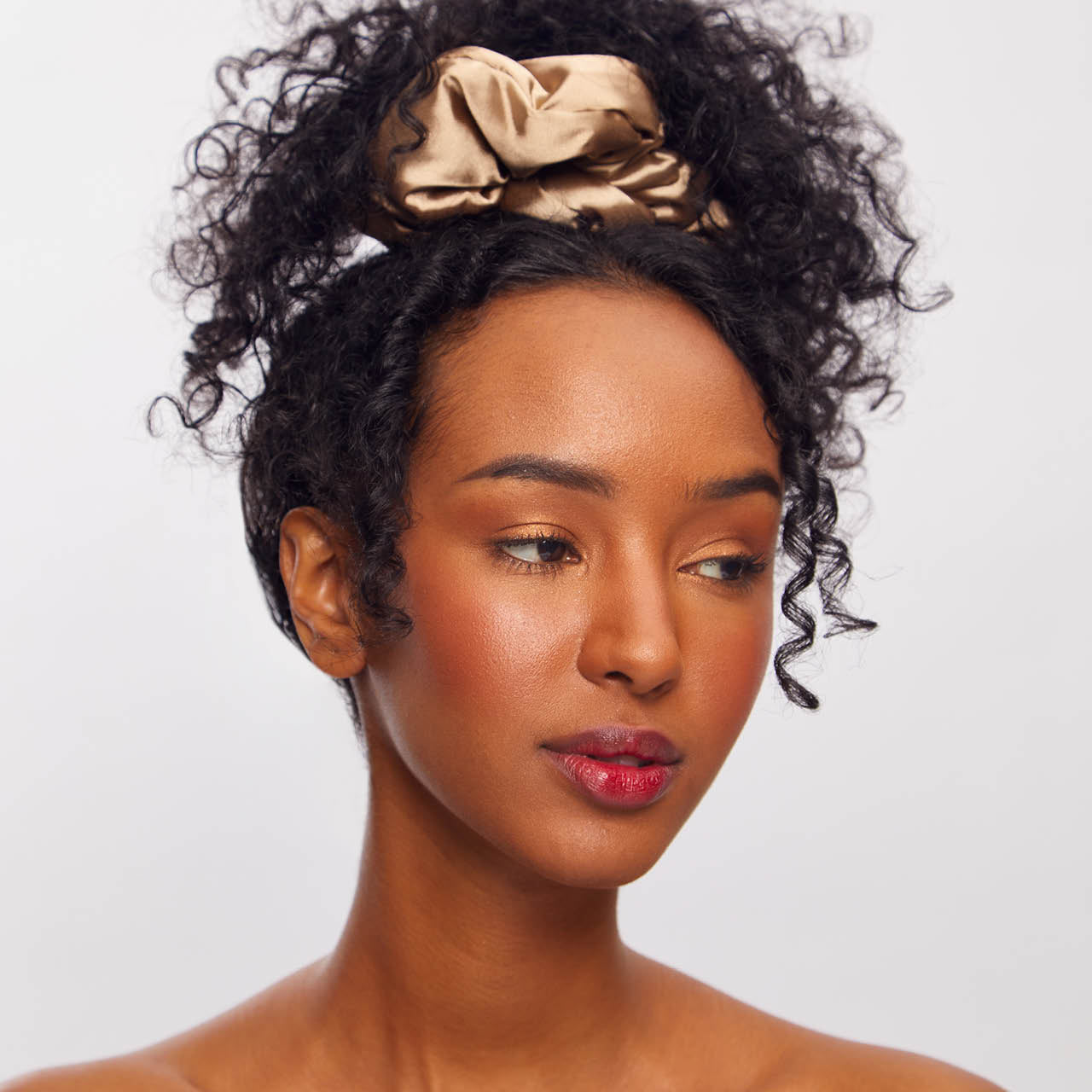 2 Satin-Schlaf-Hörnchen - Holzkohle und Gold