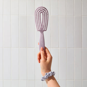 Cepillo desenredante flexible violeta suave