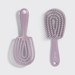 Model using the Kitsch Soft Violet Detangling Flexi Brush Mini on hair