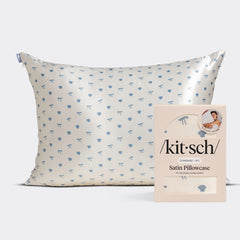 Funda de almohada de satén en Pearlized Cream con estampado Coastal Blue