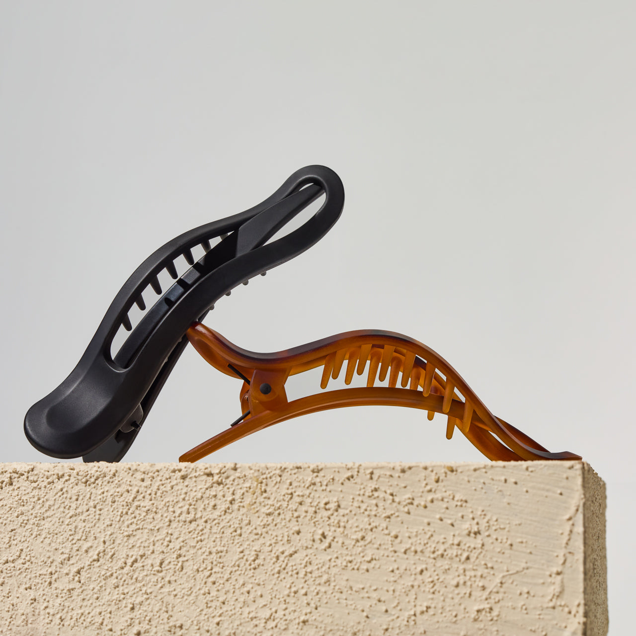 Pinza plana curvada 2uds - Negro y Carey